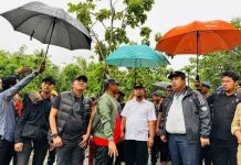 Bareng Bupati Maros dan Ketua DPRD, Gubernur Andi Sudirman Pantau Langsung Lokasi Longsor di Maros