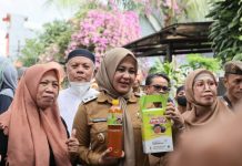 Wakil Wali Kota Fatmawati Rusdi Apresiasi Markisa Aurora di Longwis Lorong 2 Jalan Macan