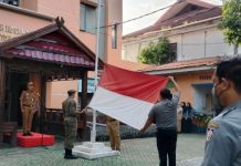 Gelar Upacara Bendera, Sekcam Tallo Dorong Laskar Pelangi Sukseskan Program Pemkot Tahun 2023