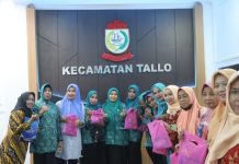 Ketua TP PKK Kecamatan TalloTia Handini Eka Meootivasi Ibu-Ibu Saat Arisan Pertama 2023