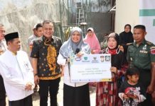 Wabup Suhartina Bareng Ketua DPRD Maros Dan Forkopimda Resmikan Rumah Layak Huni Marbot Mesjid Bantuan Baznas
