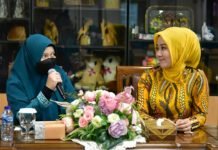 Ketua Tim Penggerak PKK Sulsel Kunjungan Kerja ke Jawa Barat, Berikan Hadiah Pantun