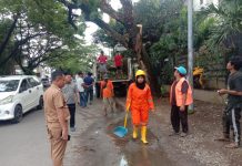 Camat Tallo Alamsyah Sahabuddin Kerahkan Satgas Kebersihan Pangkas Ranting Mengancam Keselamatan
