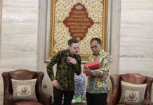 Pejabat Konsulat AS Kagumi Lorong Wisata, War Room, dan Sejarah Makassar di Depan Wali Kota Danny