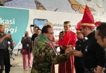 Musisi Fariz Dkk Disambut Tarian Adat Khas Makassar di Bandara Sultan Hasanuddin