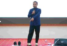 Kenakan Sepatu Produk UMKM di Maros, Gubernur Andalan: Kualitasnya Bagus