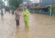 Kapolres Maros AKBP Awal Turun Langsung ke Lokasi Banjir, Imbau Warga Agar Waspada Cuaca Ekstrim
