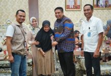 Sambut HUT Angkasa Pura ke 59, Bupati Maros Chaidir Syam Salurkan Alat bantu Untuk Difabel