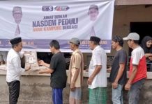 Bacaleg DPR RI Partai NasDem APT Gelar Jumat Berkah di Bulukumba, Bagikan Ribuan Paket Sembako