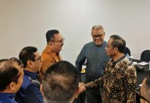 Usai Jogging di Pantai Losari Makassar, Mekopolhukam Mahfud MD Sempatkan Siltaurahmi dengan MW KAHMI Sulsel
