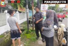 Wujudkan Kota Makassar Bersih, Anggota Pakandatto Disiplinkan Warga Terkait Sampah