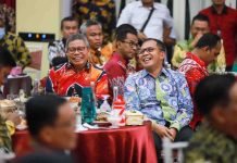 Pisah Sambut Kajati Sulsel, Taufan Pawe dan Danny Pomanto Saling Lempar Senyum