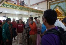 Danny Pomanto Dapat Pelukan Hangat di Lokasi Pengungsian Warga