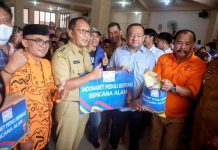 Danny Pomanto Datang, Pengungsi Al Abrar Alauddin Senang