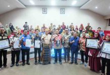 Danny Pomanto Antar Pemkot Makassar Raih Penghargaan dari Ombudsman RI