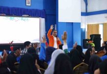 Danny Rangsang Ratusan Mahasiswa Unismuh Bone