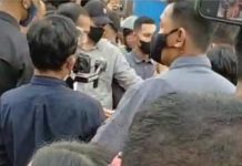 Terobos Paspampres, Orang Tua Penyandang Disabilitas Serahkan Surat ke Jokowi Adukan Kepala BPJS Makassar