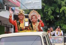 Wali Kota Naik Mobil Mengarak Piala Adipura Keliling Kota Parepare