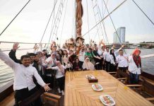 Peserta Workshop dan Trainer Temasek Singapore Wisata Naik Kapal Pinisi