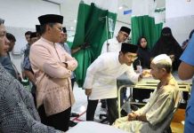 Dokter Udin Beri Pertolongan Pertama Korban Reruntuhan Kubah Masjid Ittifaqul Jamaah di UGD RSAL Jala Ammari