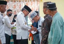 Taufan Pawe Berikan Insentif Triwulan I Untuk Ketua RT Hingga Imam Masjid