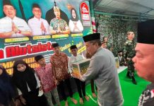 Danny Pomanto Dampingi Pangdam XIV Hasanuddin Bagi-bagi Sembako ke Anak Yatim Piatu