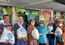 PKK Sulsel Bagi 108 Paket Cinta di Makassar