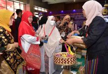 HUT Dekranas ke-43, Naoemi Octarina “Jual” Produk Unggulan Pemprov Sulsel