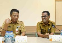 Pisah Sambut Jabatan Kepala Bappelitbangda Sulsel, Andi Darmawan dan Setiawan Aswad Saling Lempar Senyuman