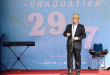 Penamatan Putri Bungsu di SMAN 17 Makassar, Begini Pesan Cinta Danny Pomanto