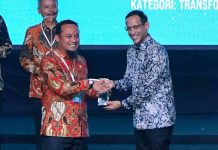 Gubernur Sulsel Berprestasi, Andi Sudirman Terima Dua Penghargaan Tingkat Nasional