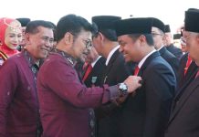 Raih Penghargaan Tertinggi Negara, Gubernur Andi Sudirman Senyum-senyum di Depan Mentan SYL