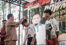 Tutup Kejuaraan Balap Sepeda Downhill Gravity South Celebes, Andi Sudirman Berikan Hadiah Utama Rp25 Juta