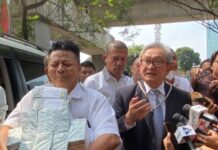 Pengacara Kasus Korupsi BTS 4G Datangi Gedung Kejaksaan Agung Bawa Uang Tunai Rp27 Miliar