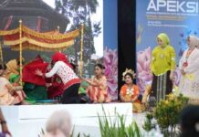 Ladies Program APEKSI XVI Tahun 2023, Tujuh Istri Wali Kota Jalani Tradisi Mappasiori Waju