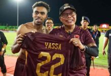Yakob Sayuri Beri Jersey Taufan Pawe: Terima Kasih Dedikasi Untuk PSM Makassar