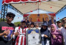 Ikuti Jalan Sehat Merdeka Anak Rakyat, Istri Buruh Harian Raih Hadiah Umroh