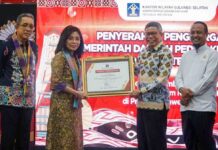 Taufan Pawe Terima Penghargaan Kemenkumham, Begini Prestasinya