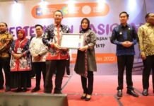Dukungan Penanggulangan ATM, Fatmawati Rusdi Terima Penghargaan