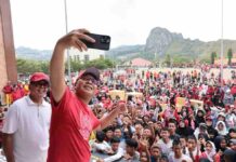 Aksi Danny Panen Bawang Enrekang dan Ikut Jalan Sehat Ribuan Warga