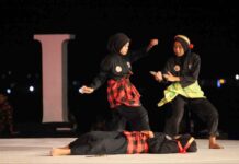 Aksi Pesilat Cantik di F8 Makassar, Tampilkan Drama Cerita Rakyat