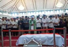 Bersama JK, Taufan Pawe Salati Jenazah Mantan Gubernur Sulsel Amin Syam