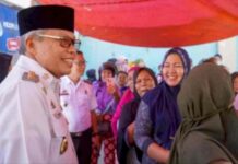 Bagi Beras Gratis, Taufan Pawe Senyum-senyum
