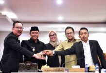 Pj Gubernur Bahtiar Baharuddin Perdana Rapat Paripurna, Begini Reaksinya