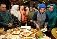 Sajikan Menu Pangan Lokal Pisang, Sofha Marwah Jempol TP PKK Enrekang