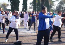 Cara Hidup Sehat Ala Pj Gubernur Bahtiar dan Ketua PKK Sofha Marwah bersama Pegawai Pemprov Sulsel