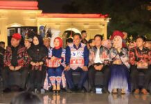 Hadiri Peringatan Hari Batik Nasional, Pj Gubernur Bahtiar Pakai Batik Sarita Khas Toraja Utara
