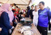 Pj Gubernur Bahtiar Buka Gerakan Pangan Murah di Bone, Pastikan Stabilitas Pasokan dan Harga