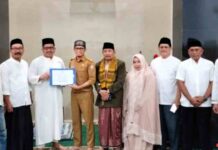 Kepala UPT PAL Dinas PU Salurkan Bantuan Pemkot Makassar untuk Masjid Al Ikhlas Bitowa Rp50 Juta