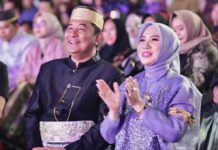 Buka Gelaran Fashion Show Perayaan HUT Sulsel Ke 354, Pj Gubernur Bahtiar Didampingi Pj Ketua TP PKK Sulsel